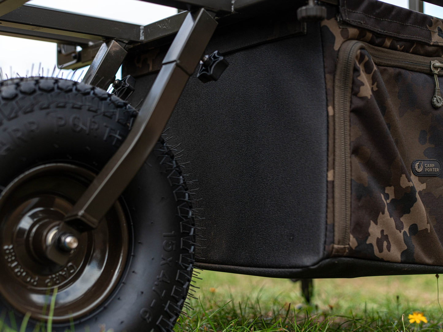 Standard Drop In Barrow Bag Dark Kamo